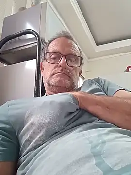nard53 Show in webcam