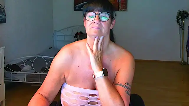 Sylly Adlı Modelin Canlı XXX Sohbeti