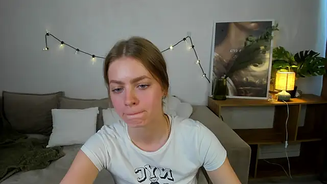 HoneyEmilly live XXX chat