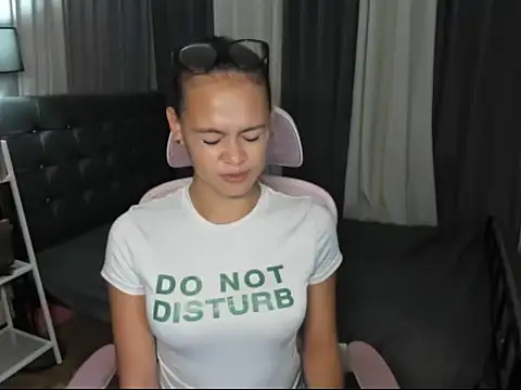 XTsUncutMargauxX Show Webcam