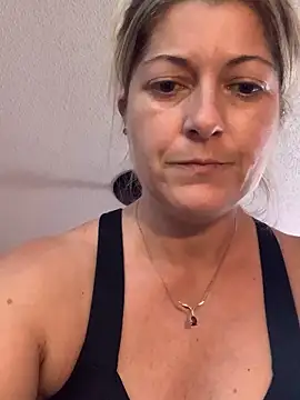 Chat +18 de NikkiBlisss ao vivo