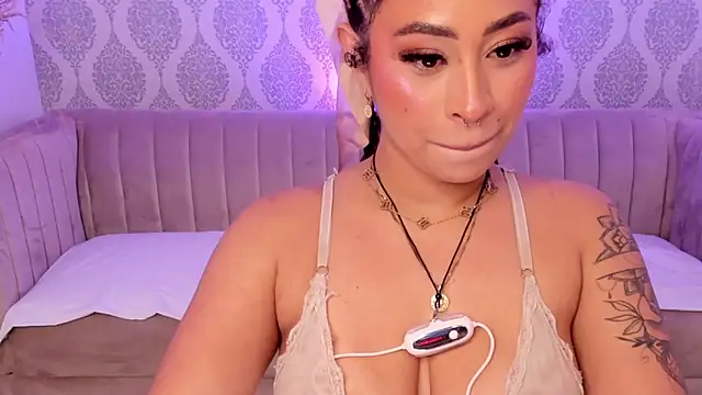 Chat +18 de Nikki_Rousmel ao vivo