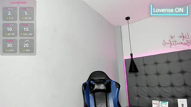 scarletcherry18's Live XXX Chat