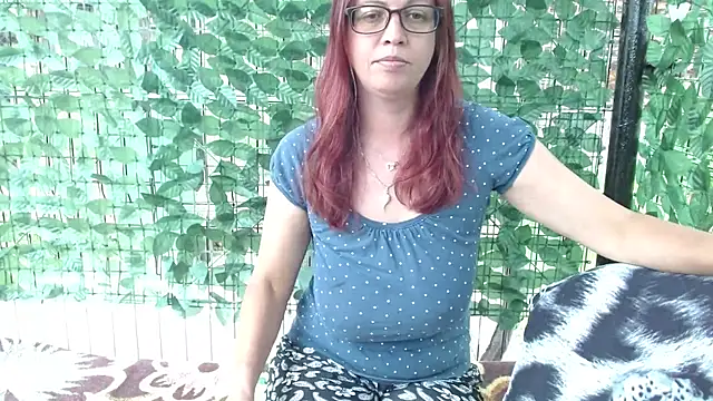 LadyHellene live XXX chat