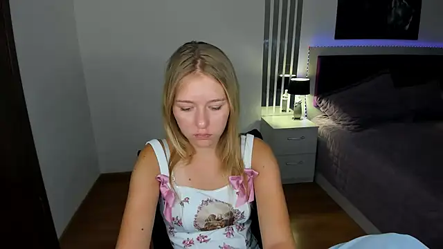 RosaTiny's Live XXX Chat