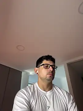 TroyeSavage Adlı Modelin Canlı XXX Sohbeti