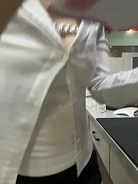 gougou13 Show in webcam