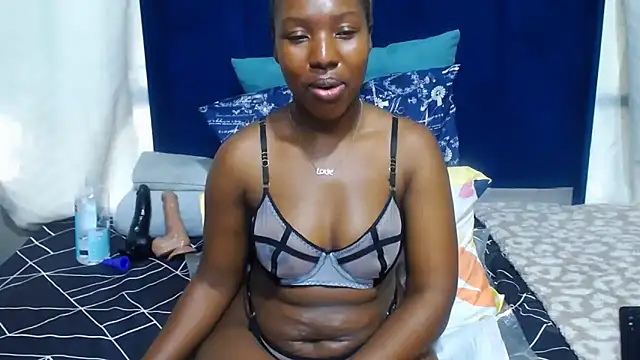 Candylips22 লাইভ XXX চ্যাট