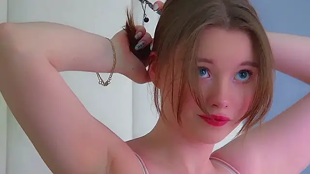 KeiraAsti Adlı Modelin Canlı XXX Sohbeti