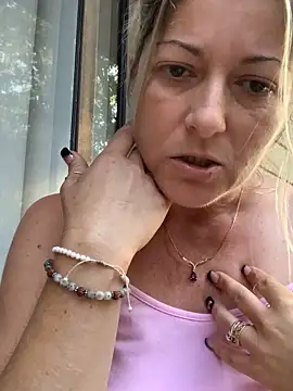 Chat +18 de NikkiBlisss ao vivo
