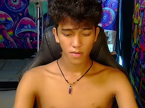 Show de hugekenbigcock na webcam