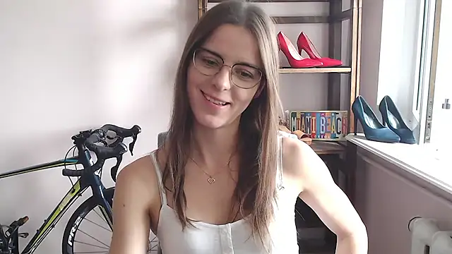 love_megi Adlı Modelin Canlı XXX Sohbeti