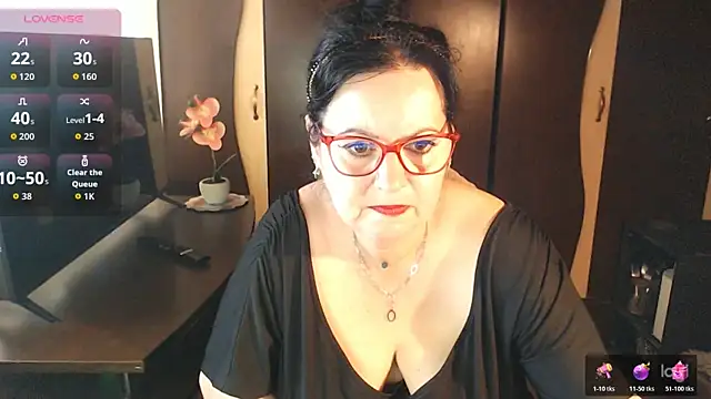 exiMIlf live XXX chat