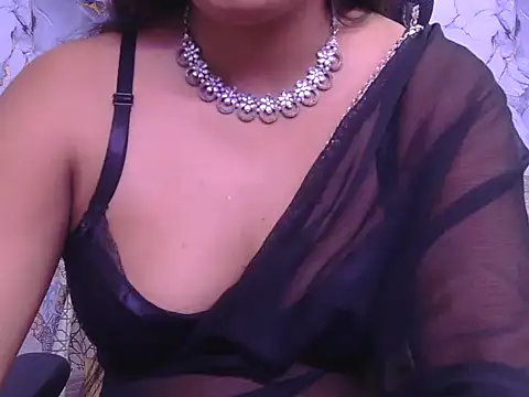 Aayesha-queen Adlı Modelin Canlı XXX Sohbeti