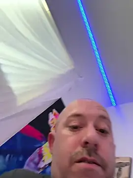 Whosdissのウェブカメラショー