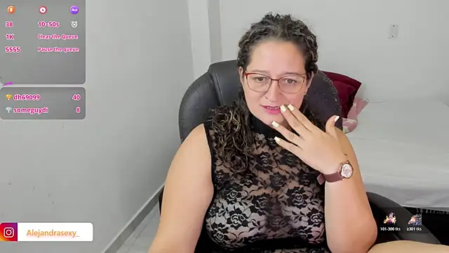Chat +18 de alejandra_milf_ ao vivo