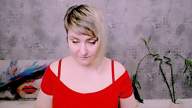Djullia élő XXX-chatje