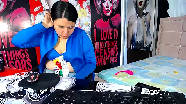 BaddieLuxe_ Show in webcam