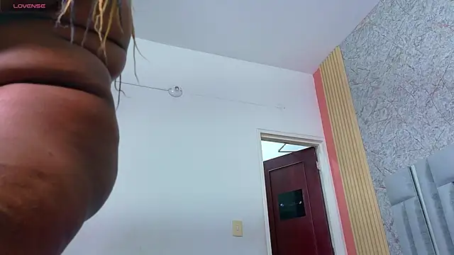 bigcurvymoomy's Live XXX Chat