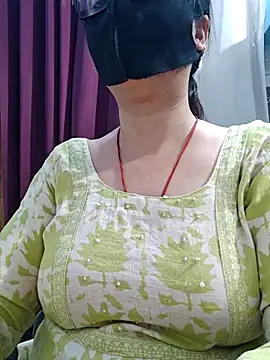 Aishwaryaa_69 Adlı Modelin Canlı XXX Sohbeti