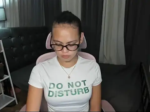 XTsUncutMargauxX webkamerás műsora