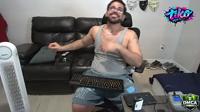 Zander823 Show in webcam