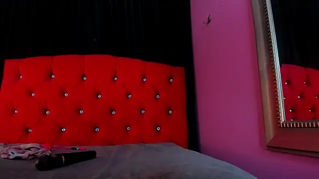 Chatroom XXX en direct de ScarletBigTitties