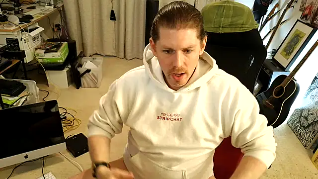 9VOLTT Show in webcam