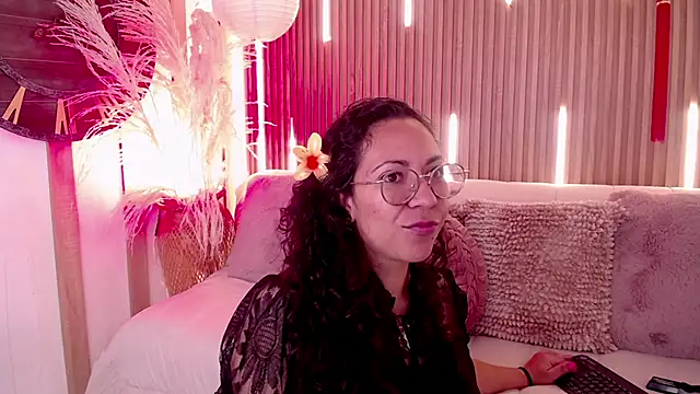 XXX chat uživo modela Velvet_Curly
