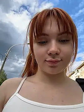 LunaMillie Show in webcam