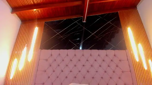 AinaPink Adlı Modelin Canlı XXX Sohbeti