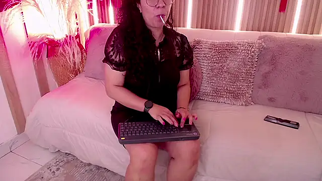 Velvet_Curly Chat XXX live