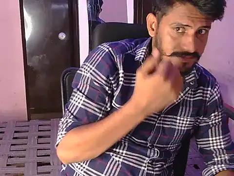 HotXKrish: διαδικτυακό σόου στην κάμερα