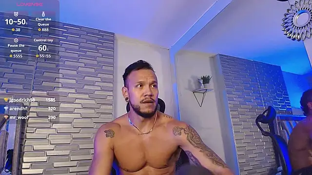 ARON_TAYLER01 Adlı Modelin Web Kamerası Şovu