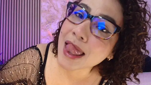 Chatroom XXX en direct de JuliRamirez