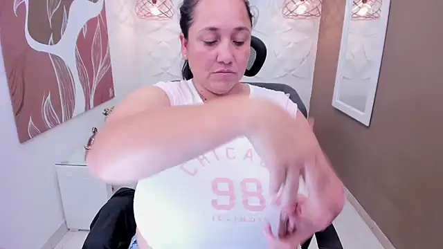 Sharon_tits Chat XXX in diretta