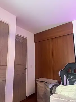 ArianaReynoldss' Live XXX Chat