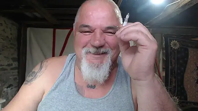 Newfiesausage1972 Show in webcam