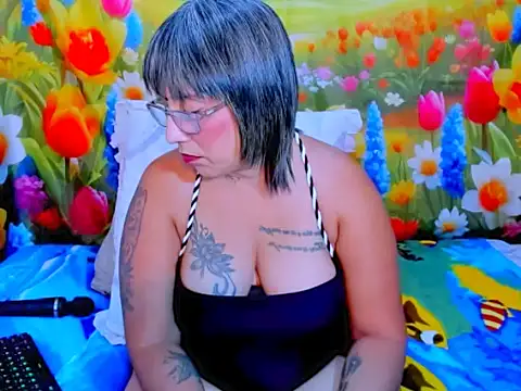 indianroxy élő XXX-chatje