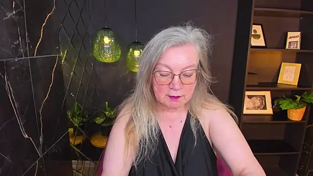 NataliMellow Adlı Modelin Canlı XXX Sohbeti