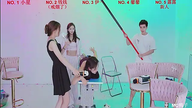 ZZ000S33's Webcam Show