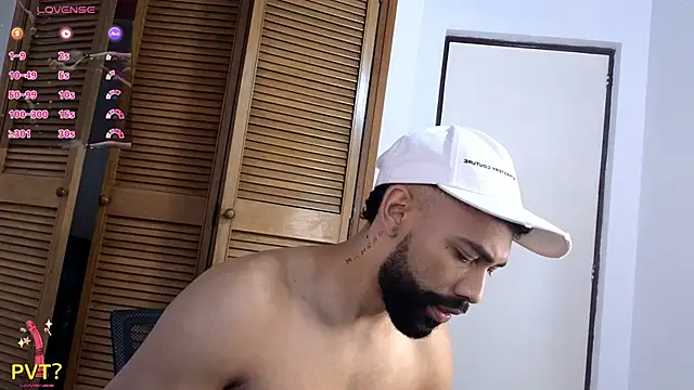 Show modela Blade_millerr na web-kameri