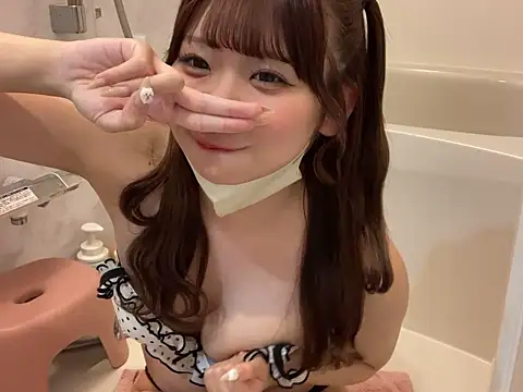 shina_mo_n_ch's Live XXX Chat