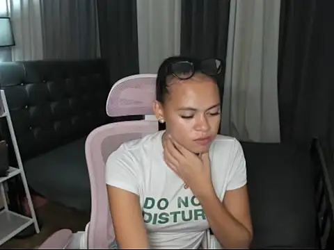 XTsUncutMargauxX Pertunjukan Webcam