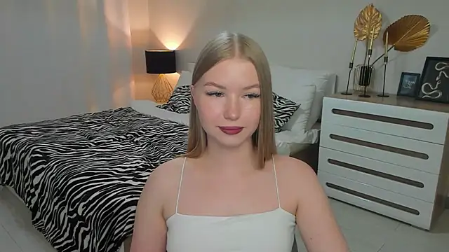 shy__lady Adlı Modelin Canlı XXX Sohbeti