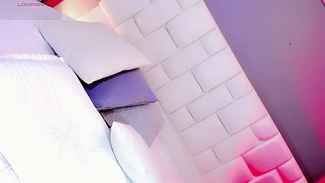 Kisses_Sophia's Webcam Show