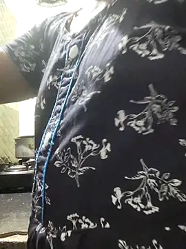 yamini1431 即時 XXX 聊天