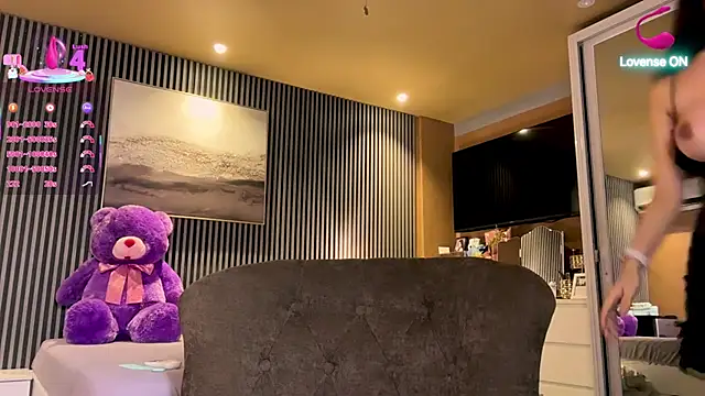 HeavenlyBlair webcam show