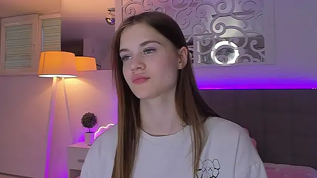 LuisaClover live XXX chat