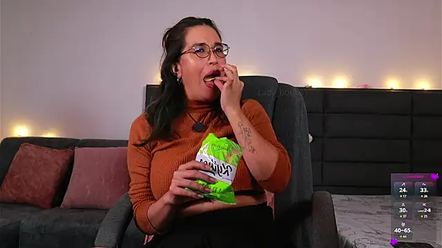 kathieandpovcock1 élő XXX-chatje